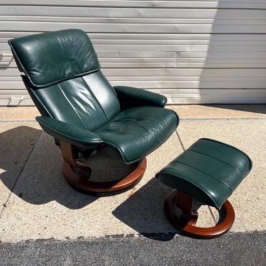 Stressless Recliner Lounge Chair and Ottoman by Ekornes Scandinavian Danish Modern 