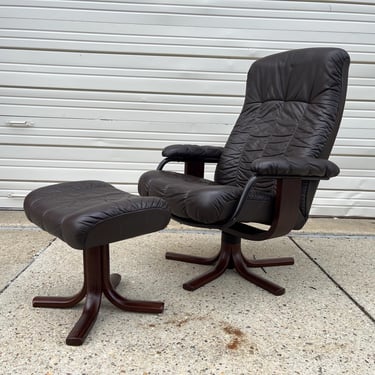 Leather and Bentwood Recliner Lounge Chair and Ottoman by Hove Scandinavian Danish Modern 