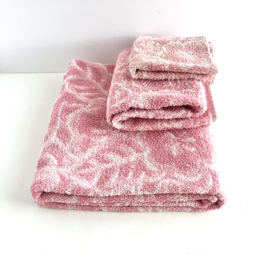 PINK BATH TOWELS, Set of 3, Floral Cotton Towel, Bath Hand Washcloth, Powder Room Decor, Vintage Cannon, 1980s 