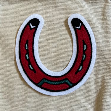 Handmade / hand cranked machine chainstitched white felt patch - bright red horseshoe - vintage style - traditional tattoo flash 