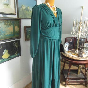 Green 1940's Style Christams Gown, Floor Length, Machine Washable, No Wrinkle . Size 10/12 