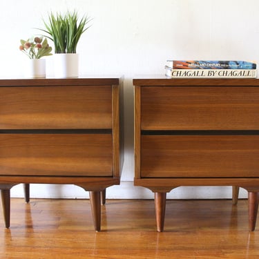 Mid Century Modern Pair of Johnson Carper Side End Table Nightstands