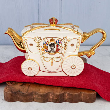 Vintage Coronation 1953 Royal Coach Teapot