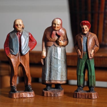 Vintage SyrocoWood Painted Figurines – 1940s Old World Village Folk – Hand-Painted Resin Wood-Pulp Statues (5.5”) – Choose One 