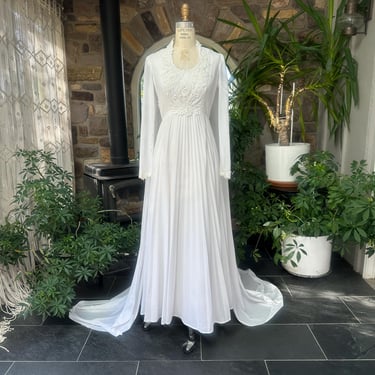 Vintage 1970s White Accordion Pleat Knit Wedding Dress Cape Style Train 