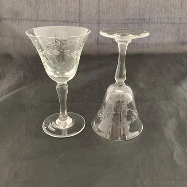 Set of 2 Vintage 1.5OZ Floral Etched Crystal Cordial Sherry Amaro Glasses: Willow Moon 