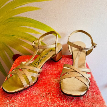 1970s gold t-strap sandals 70s metallic lame lurex disco strappy woven low block heels shoes open toe ankle strap vegan size 8 1/2 M 