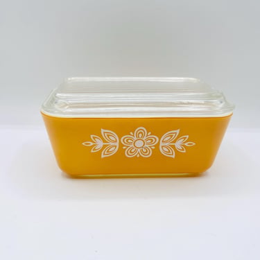Vintage Pyrex Butterfly Gold #502 Refrigerator Dish with Glass Lid – 1.5 Pint by LeChalet