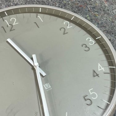 Discontinued Umbra Pace Wall Clock - Light Grey - Minimalist Design - Very Good Condition 