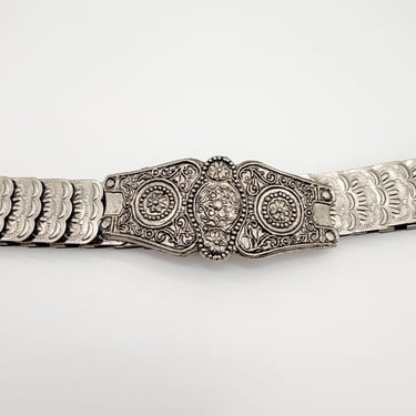 Vintage 80s Stretchy Metal Belt | Ornate Silvertone Medallion Buckle 