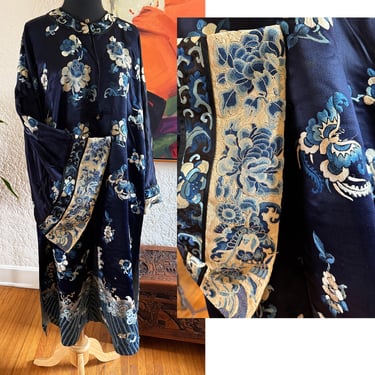 Exquisite Antique Hand Embroidered Chinese Robe from Qing Dynasty Circa late1800s. 