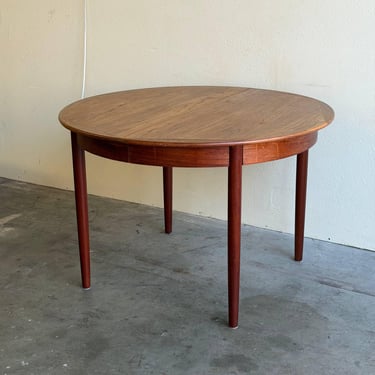 Danish Teak Round Dining Table – Vintage Mid Century Modern Table 1960s 