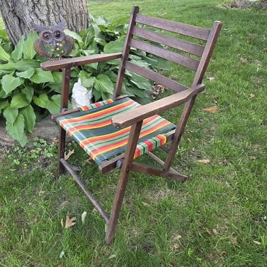 Vintage Wood Slat Folding with Striped Fabric Garden/Lawn Lounge Chair 