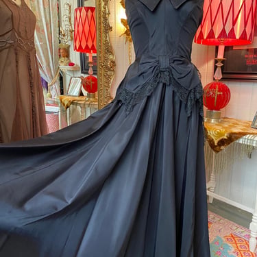 vintage 1940s black strapless taffeta gown xs bustle film noir victorian gothic 