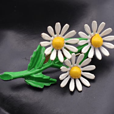 60s enamel on metal daisies bouquet brooch: bright mid-century floral clutch pin 