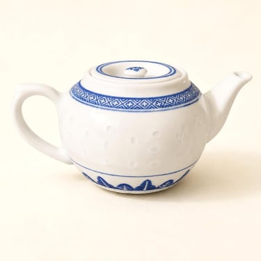 Vintage Chinese Rice Grain Porcelain Teapot Blue White Tea Pot with Lid 