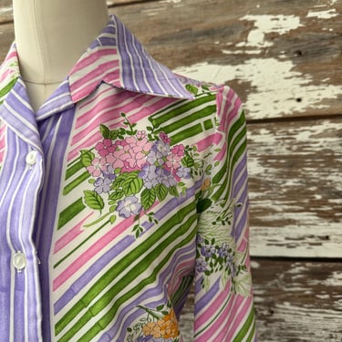 Vintage 60s Psychedelic Long Sleeve Pastel Striped Floral Blouse with Mum Print; 70s Spring Mod Long Sleeve Fitted Blouse Wingtip Collar M 