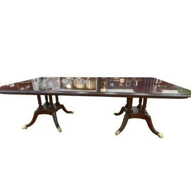 Harden Georgian-style dining table with 2-leaves, 30H. 76-118W. 48D
