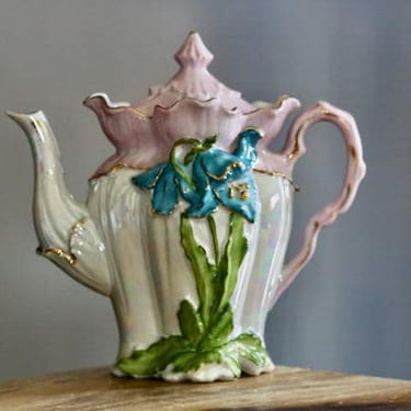 Small Vintage Iridescent Teapot with 3D Flower Design, Delicate Ornate Victoriana Style Decor, INNER CHIP, Collector Gift, Cottagecore Charm 
