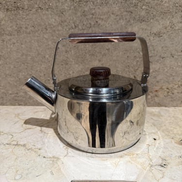 Farberware Model 763 18-8 Stainless Steel Teapot Kettle Wood Handle 1 1/2 Quart 