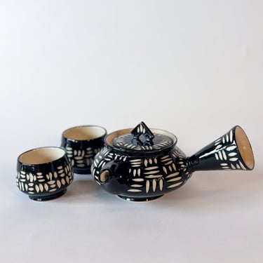 Onyx Hatched Teapot w/ side handle