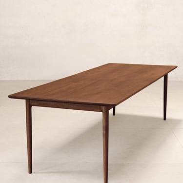 Tangāli Dining Table - 8 Seater