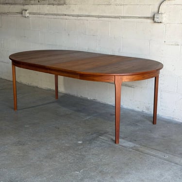 Teak Round Dining Table with Extension Leaves Expandable Circular Wooden Denmark 1960s 