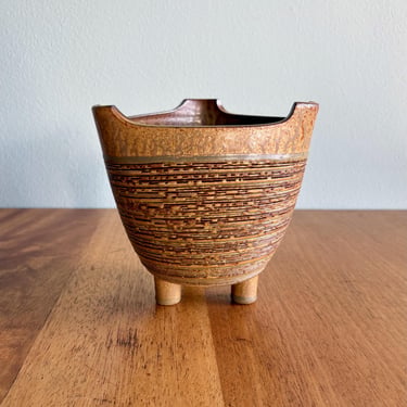 1950s Nakano Toen ikebana vase / midcentury footed ceramic planter 