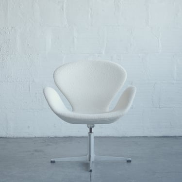 Arne Jacobsen Swan Chair