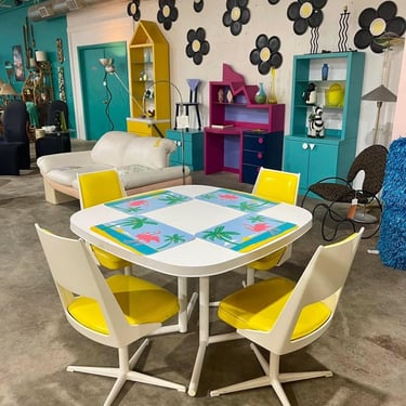 Vintage 1971 Mid Century Modern Round Dining Table + Four Chairs by Daystrom 