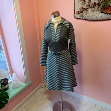 1970s Vintage Red and Green Long sleeve melted dress Chevron shapes by cherba