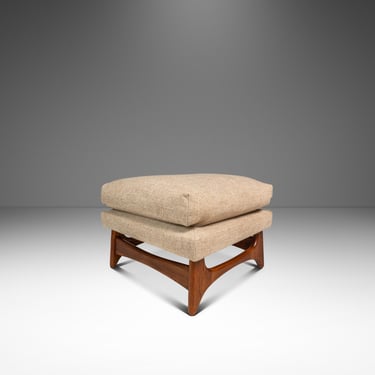 Restored Mid-Century Modern Ottoman / Footstool in Oak in the Manner of Adrian Pearsall, USA, c. 1960s 