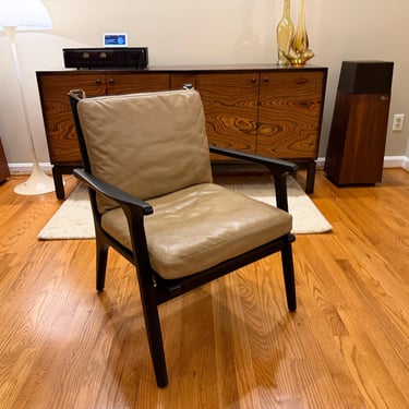 2 Avail Stellar Works Ren “Small Lounge Chair” Armchair Black Oak and Cream Leather 