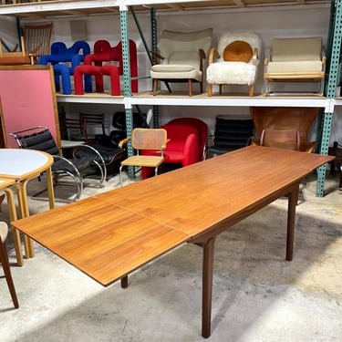 Danish Mid Century Modern Teak Dining Table Expandable Johannes Andersen 