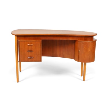 1950s Danish Modern Teak Kidney Shaped Desk. MCM 1960s Denmark 