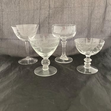 Set 4 Mismatched Vintage Floral Etched Crystal Cocktail Coupe Martini Champagne Glasses 