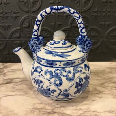 Blue and White Porcelain Teapot with Gecko handle