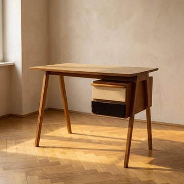 Writing Desk Mid-Century Wooden Desk by Robin Day, 1950s, United Kingdom, 100 × 59 × 77 cm 