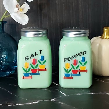 Jadeite Glass Tulip Flowers Salt & Pepper Shaker Set - Depression Style, Vintage, Milk Glass, Retro Decor, Jade, Kitchen, Jar, Cooking, Bowl 