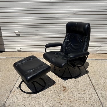 Stressless Recliner Lounge Chair and Ottoman by Ekornes Scandinavian Danish Modern 