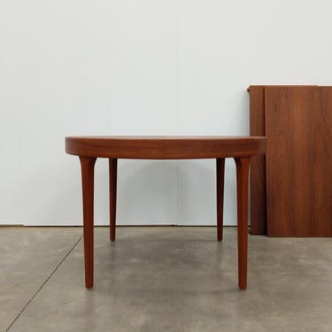 Vintage Danish Modern Teak Extendable Dining Table by Svend Åge Madsen 