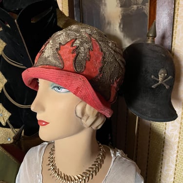 Vintage 1920s Flapper Pink Velvet & Lamé Lace Cloche Hat - Size Medium 