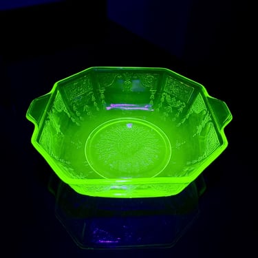 1930s Princess Pattern Uranium Glass Deep Bowl Art Deco Atomic Glow Anchor Hocking Depression 