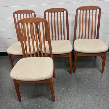 Set Of 4 Mid Century Modern Teak  Dining Chairs By Benny Linden 