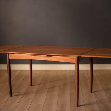 Danish Modern Teak Expandable Draw Leaf Dining Table 