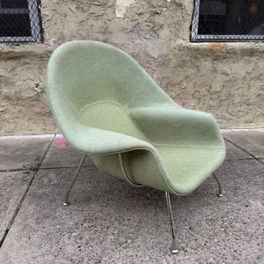 Mid century lounge chair Knoll Womb chair 