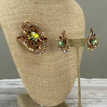 Retro Vintage Pin & Earrings Costume Jewelry Parure Set Faceted Aurora Borealis Rivoli Watermelon Iridescent Rhinestone Brooch Kaleidoscope 
