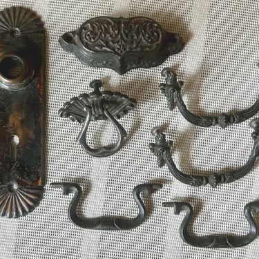Antique Lot Victorian Ornate Cabinet Dresser Drawer Pulls~intricate cast Brass bronze~ French Back Door Plate, Dresser Handles, Old Hardware 