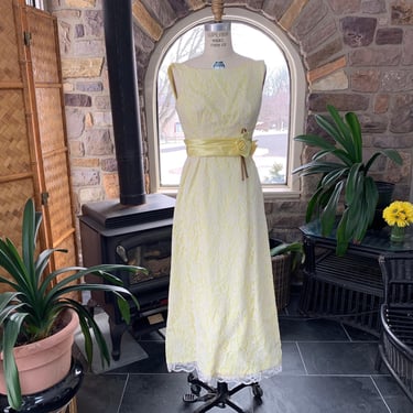 Vintage 1960s Yellow and White Floral Lace Flower Girl Junior Bridesmaid Dress 