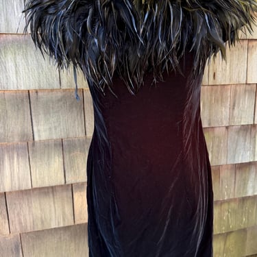 Vintage black velvet cocktail mini dress boa fur shoulder trim sz 11/12 M Dave & Johnny. 